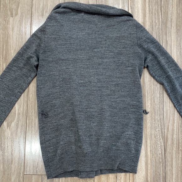 Beautiful Cardigan. - Picture 7 of 9